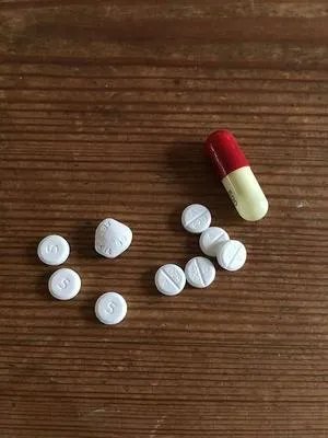 降低胆固醇的药有哪些 介绍几种有效的降血脂药