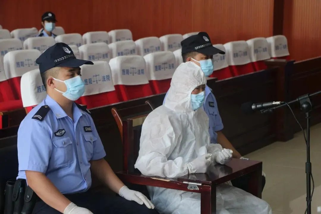 男子外出打麻将致2人确诊获刑2年,此事详情始末是什么?