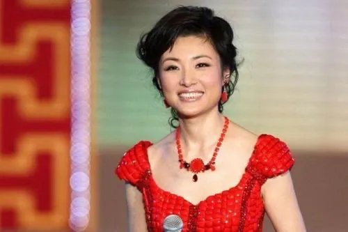 周涛一秒上班杨澜一秒下班，被称当代打工人的真实写照，你表示认同吗？