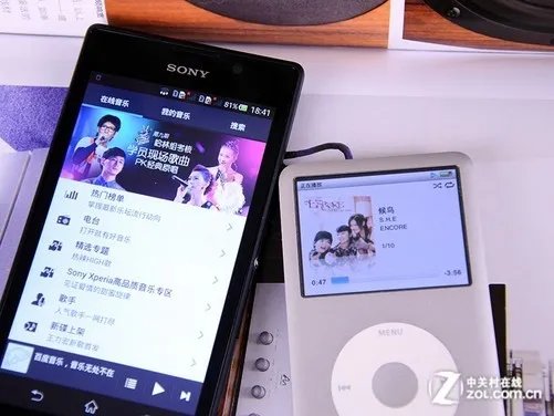 尖Phone对决:索尼S39h对比iPod Classic