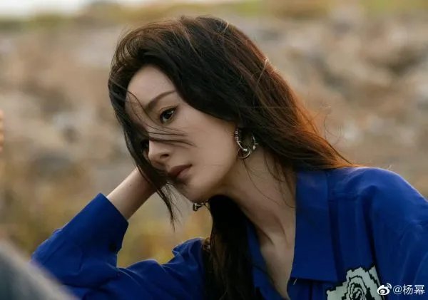 杨幂一直被粉丝称为“大幂幂”,她是否真的是个大女人?