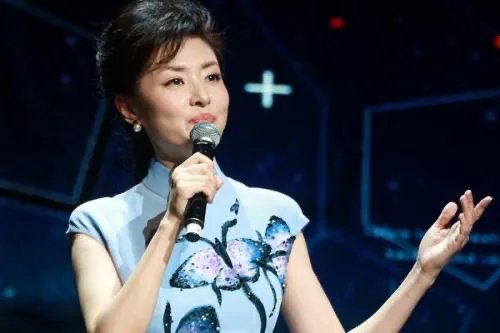 周涛一秒上班杨澜一秒下班，被称当代打工人的真实写照，你表示认同吗？