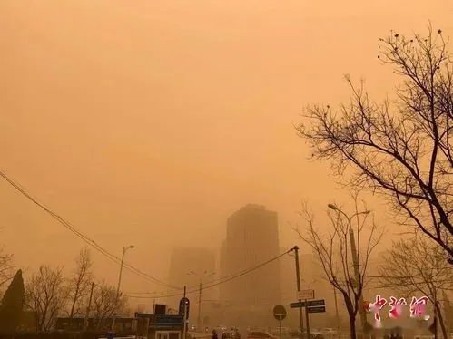 14省区市将出现扬沙或浮尘天气，导致这种天气的根本原因是什么？