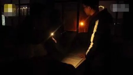 停电放学，电又突然来了是什么体验？