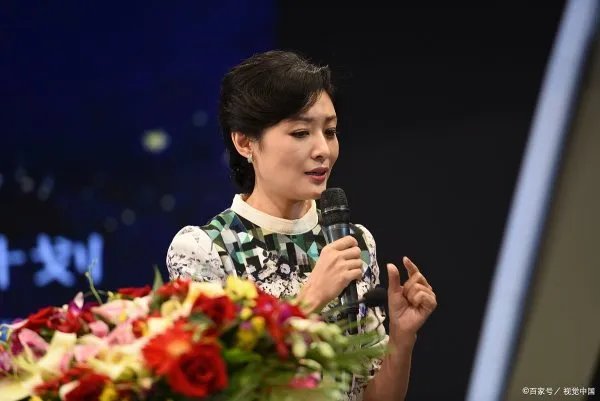 周涛一秒上班杨澜一秒下班，被称当代打工人的真实写照，你表示认同吗？