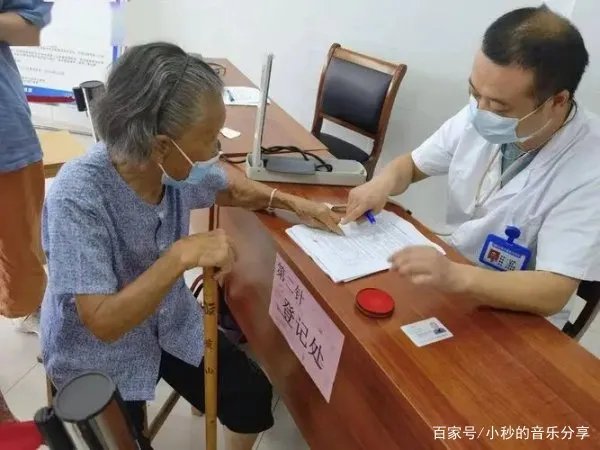 北京一名79岁重症未完成2剂疫苗接种，为何老年人新冠接种率不高？