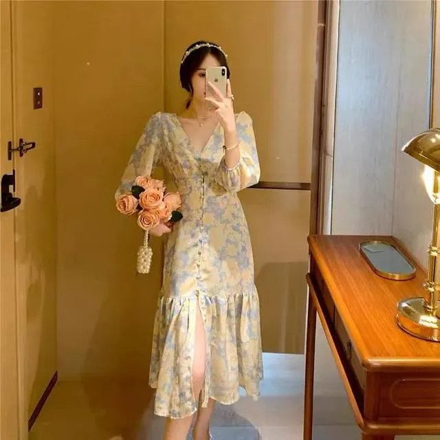 花色连衣裙现在还是否流行?现在的流行趋势是什么?