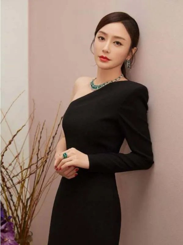 黄晓明和前女友秦岚同框,两人曾经有什么爱恨情仇?