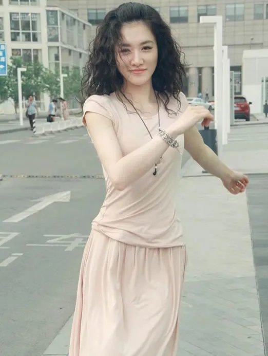 邢宇菲和侯勇什么关系(附邢宇菲的图片写真照片)